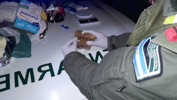  Paquetes ocultos en la caja de leche en polvo dieron como resultado positivo cocaína.