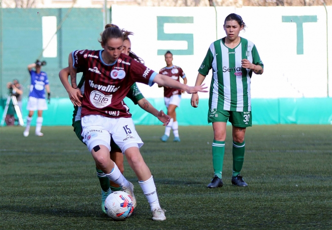 La mediocampista de la UAI Urquiza, Catalina Ongaro