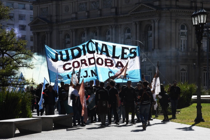 Paro nacional de 48 horas y marcha de judiciales por aumento y participación en la obra social