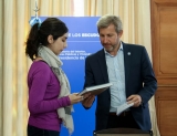 Frigerio recibió a la ganadora del Premio Junior del Agua