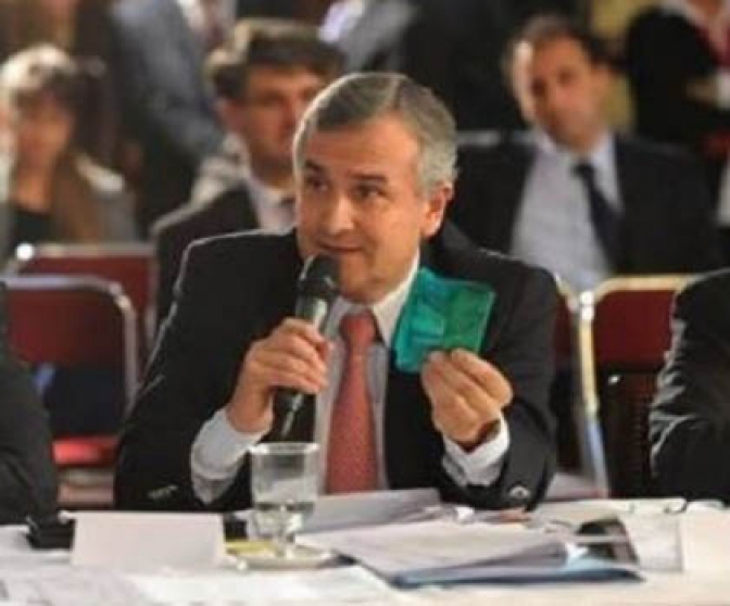 El gobernador Morales defendió el “coqueo”