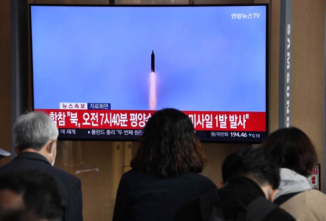 Corea del Norte eleva las tensiones regionales con lanzamiento de misil intercontinental