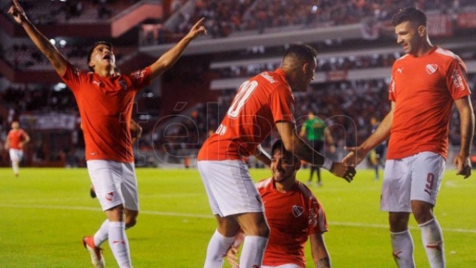 Independiente superó al líder Boca en el Libertadores de América