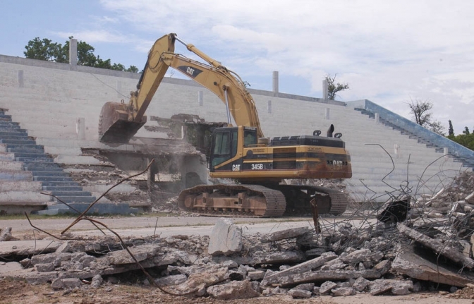 Iniciaron las labores de demolición del Estadio Abierto