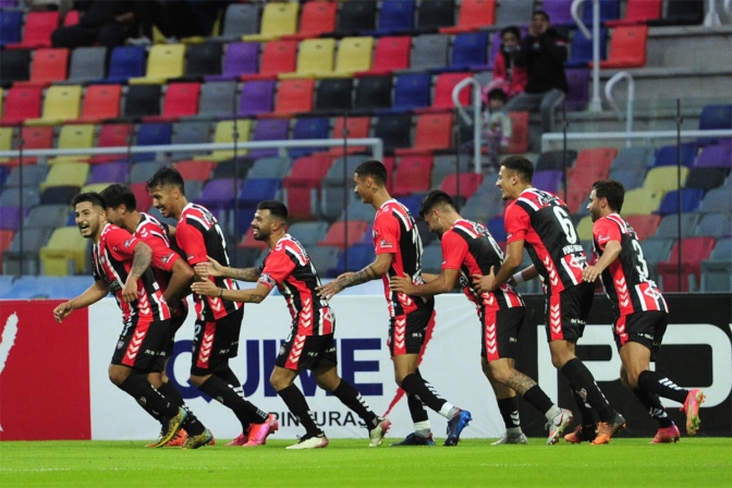 Chacarita goleó y subió al cuarto lugar de la Primera Nacional