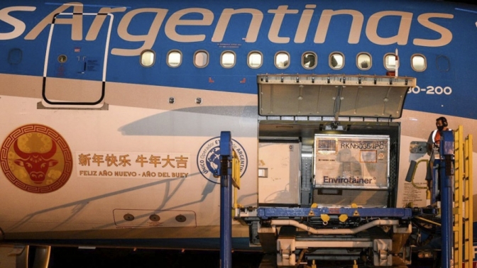 Llegó al país el vuelo de Aerolíneas Argentinas con 904 mil vacunas desde China