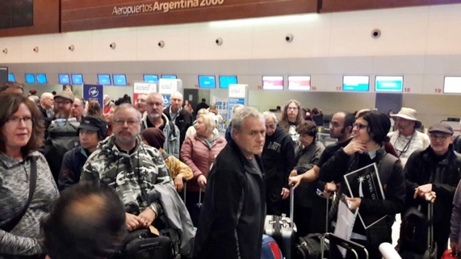 Eclipse solar: arriban miles de turistas extranjeros a San Juan