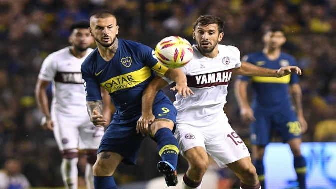 Boca le ganó a Lanús y sigue con chances