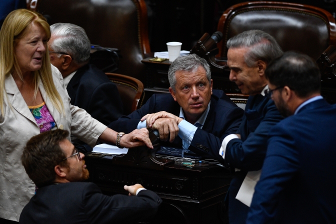 Cuarto intermedio hasta mañana a las 12 en el debate de la Ley Bases en Diputados