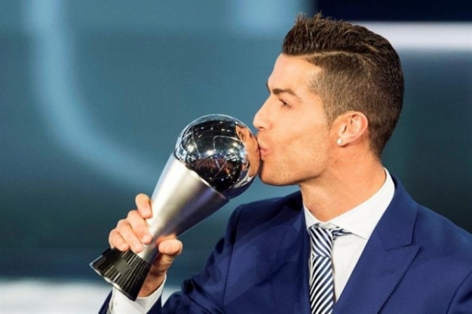 El portugués Cristiano Ronaldo, mejor jugador de 2016