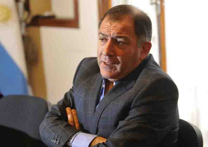 Luis Juez se pregunta: &quot;¿Cómo podemos ser tan `pelotudos`?
