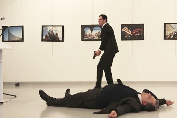 Policía turco asesina a balazos a embajador ruso en Ankara