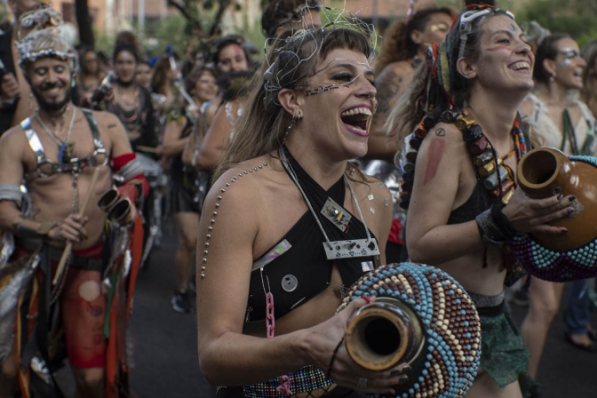 El carnaval callejero de Brasil tiñó de ritmos afros la mítica zona tanguera del Abasto