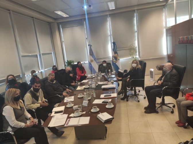 Educación y gremios consensuaron requisitos para la titularización de profesionales de Gabinetes
