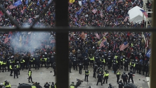 El Congreso, bajo asedio de protestas pro Trump, suspende la certificación del triunfo de Biden