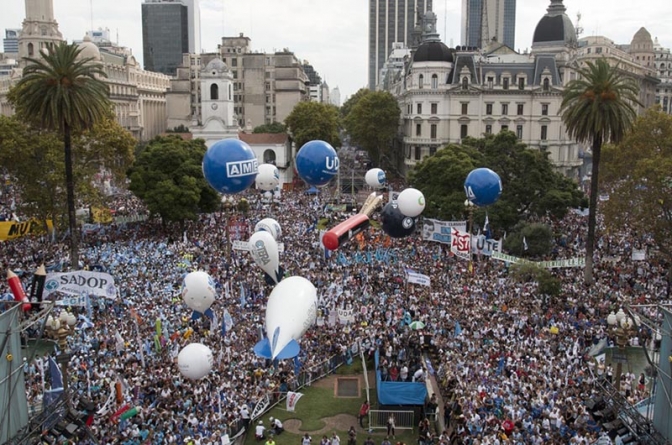 La Marcha Federal Docente copó la Plaza de Mayo