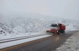La Ruta 7 quedó completamente cortada por intensas lluvias y nieve en Mendoza