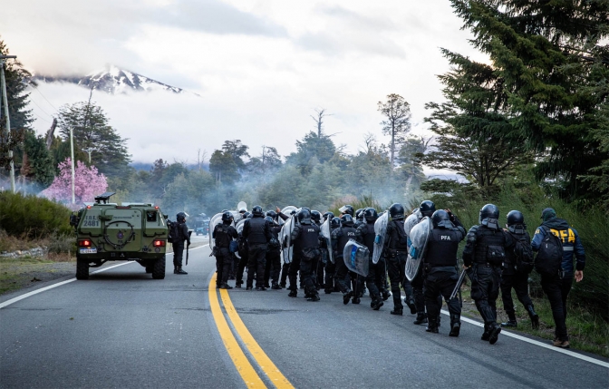 Fuerzas federales realizaron operativo en Villa Mascardi con varios detenidos