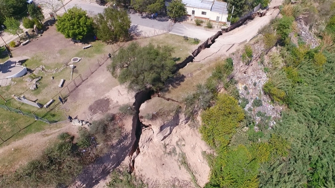 Evacuaciones en Diamante por &quot;riesgo de vida&quot; ante un inminente desmoronamiento