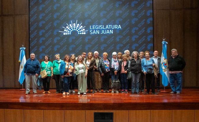 Jubilados de Chimbas participaron de una visita guiada en la Legislatura