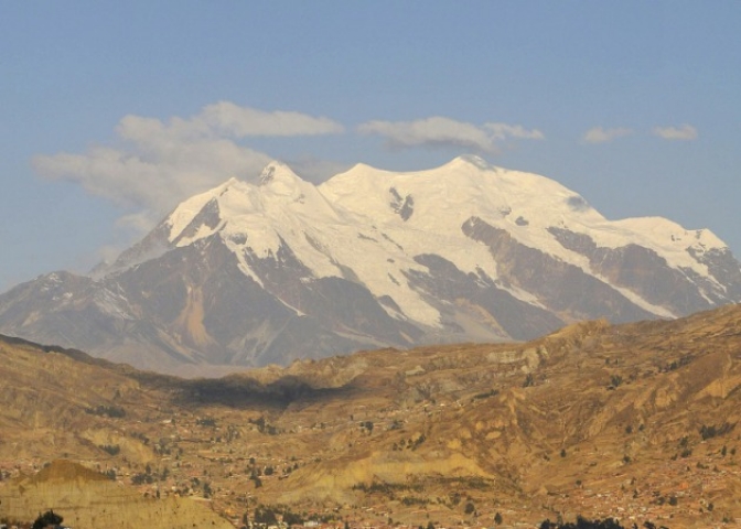 Cambio climático obliga a perforar glaciar del monte Illimani