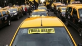 Los taxistas se declararon en alerta y movilización contra &quot;explotación y precarización de Uber&quot;