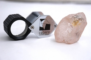 Encuentran un &quot;espectacular&quot; diamante rosa en Angola que podría ser el mayor visto en 300 años