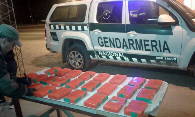 Incautan más de 25 kilos de cocaína que eran trasladados en una moto
