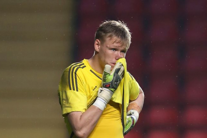 El arquero del Bournemouth admitió ser uno de los positivos de coronavirus en el fútbol inglés