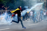 Un joven murió durante una nueva protesta contra Maduro