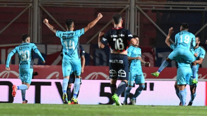 San Lorenzo se quedó sin nafta y perdió con el Gasolero
