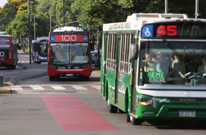 El Gobierno calificó de “extorsivo” el paro de colectivos convocado por la UTA