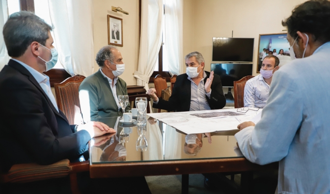 Uñac analizó junto al intendente de Valle Fértil el avance de obras de viviendas en el departamento