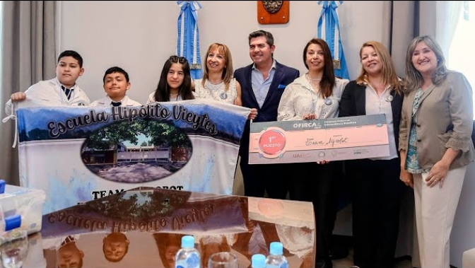 Orrego recibió a los alumnos sanjuaninos ganadores del primer premio nacional de robótica