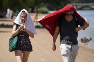 Las olas de calor como la que vive Europa continuarán &quot;al menos hasta 2060&quot;, advirtió la OMM