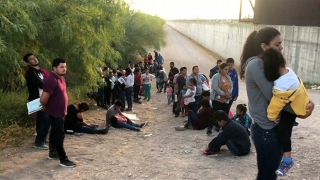La Justicia permite a Trump terminar con el plan que protege a 400.000 inmigrantes en EEUU