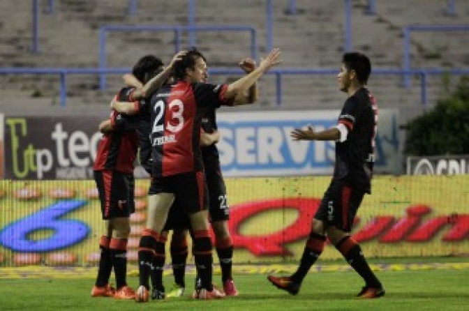 Colón le ganó 2 a 0 a Aldosivi