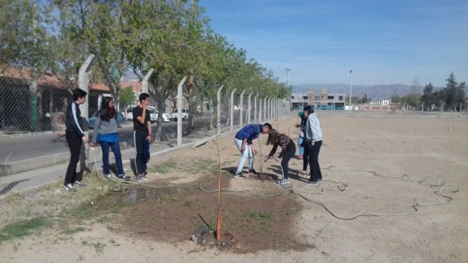 Establecimientos escolares de toda la provincia tendrán sus propios espacios verdes