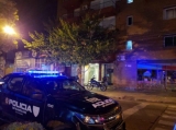 Hallan muerta a tiros a una pareja e investigan si fue un homicidio y suicidio