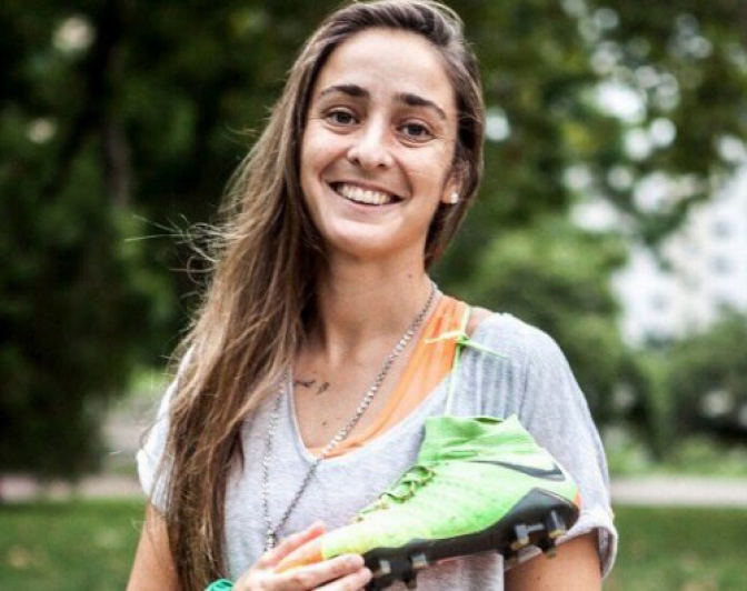 &quot;Maca&quot; Sánchez firma su contrato y asoma una nueva era en el fútbol femenino