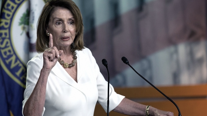 Nancy Pelosi advierte que en el proyecto aspira a duplicar el salario mínimo