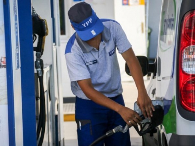 YPF baja hasta 3,2% naftas y gasoil