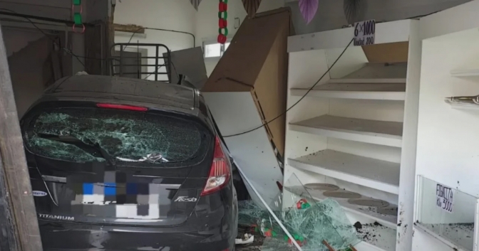 Parque Chacabuco: un conductor apuñalado condujo cuatro cuadras antes de desvanecerse y atropellar a una mujer