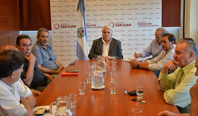 El Ministro Díaz Cano se reunió con referentes de instituciones vitivinícolas