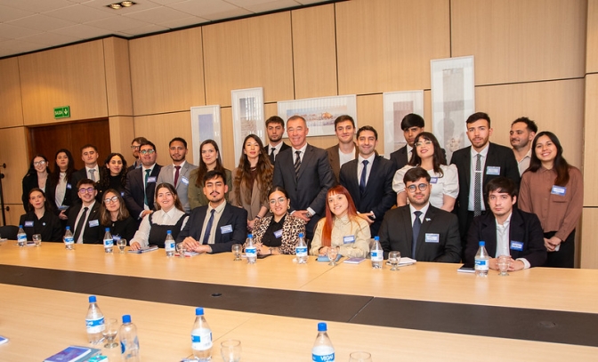 Fabi&aacute;n Mart&iacute;n recibi&oacute; a j&oacute;venes sanjuaninos que se preparan para el Seminario Pa&iacute;s Federal 2026