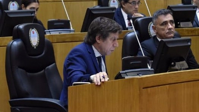 Aislan a 49 legisladores tucumanos que compartieron el recinto con Bussi
