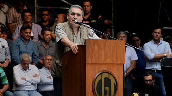Multitudinario acto de la CGT y amenazó con lanzar un paro nacional