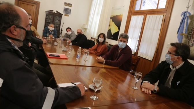 Uñac se reunió con empresarios del sector gastronómico local