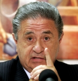 Duhalde: &quot;Hoy el peronismo y la política tienen muchos imbéciles&quot;