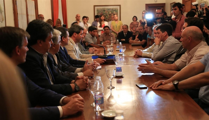 Firman convenios para fortalecer la minería y la producción agrícola